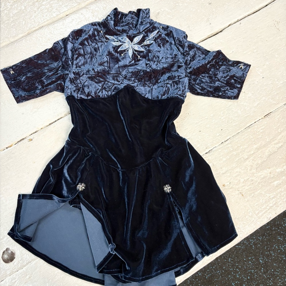 Girls Figure Skating Dress – Velvet, Size 6–8 yrs